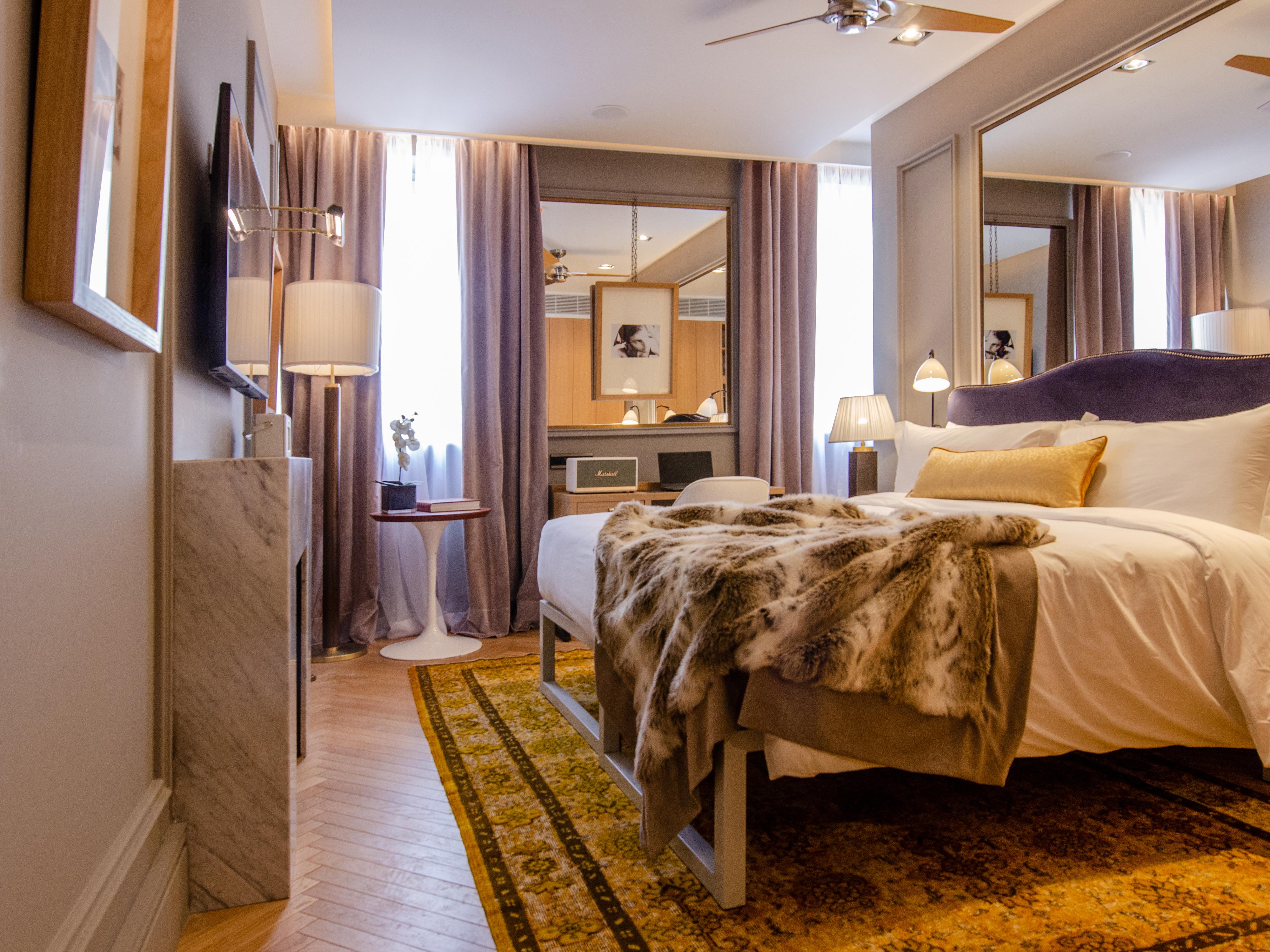 Browns Avenue Hotel Lisboa Exteriör bild A bedroom at the hotel