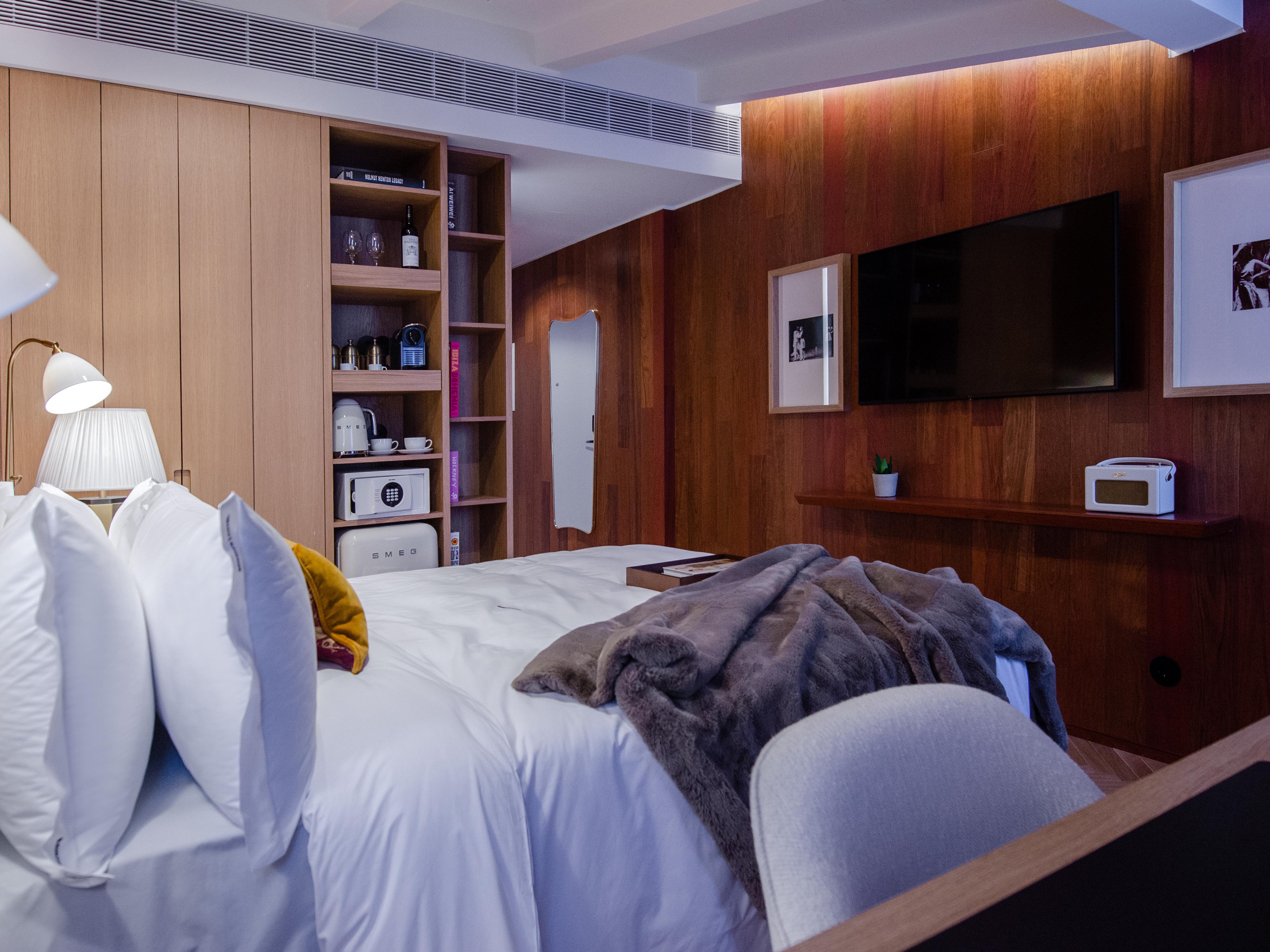 Browns Avenue Hotel Lisboa Exteriör bild A bedroom at the hotel