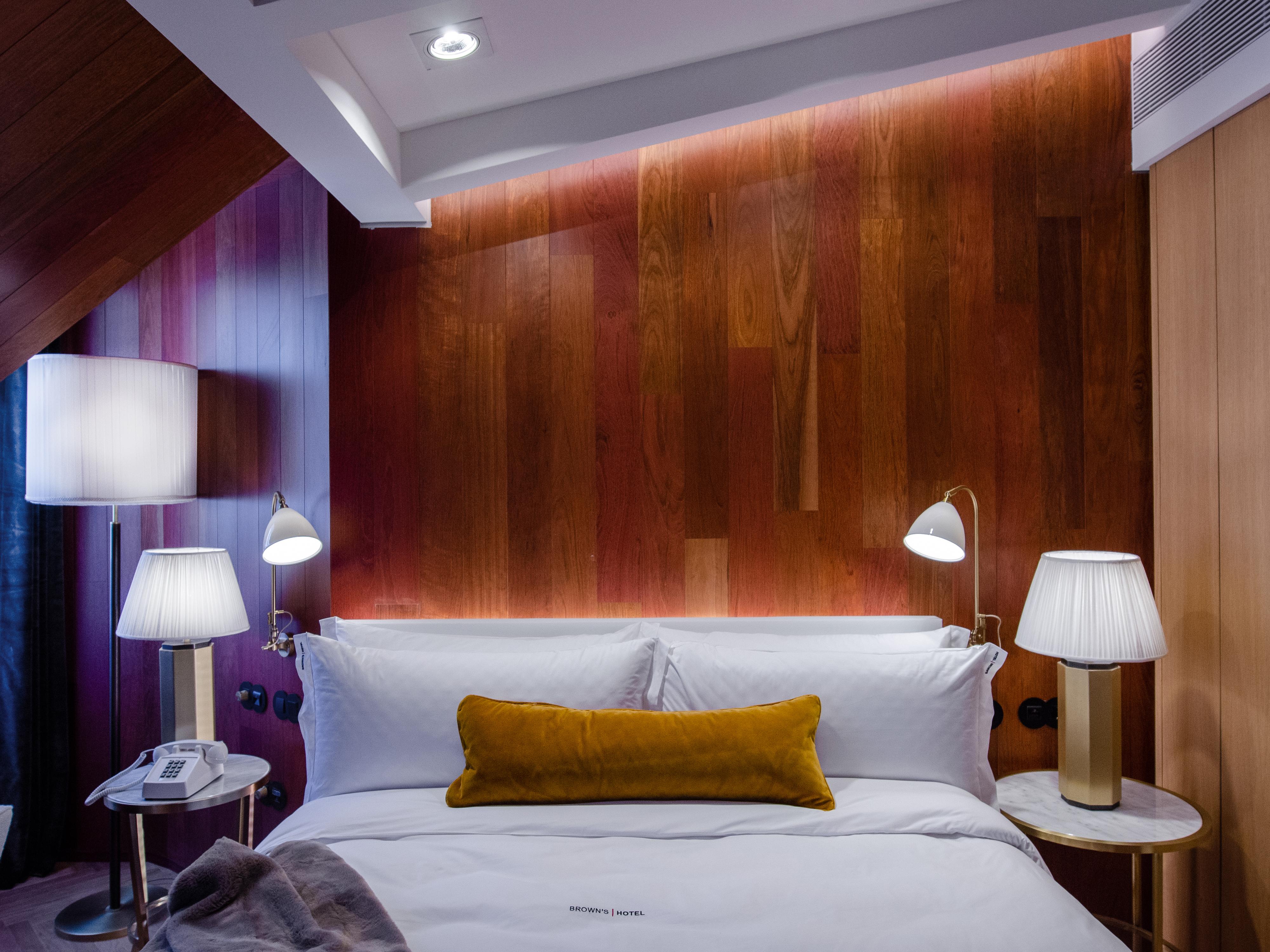 Browns Avenue Hotel Lisboa Exteriör bild A bedroom at the hotel