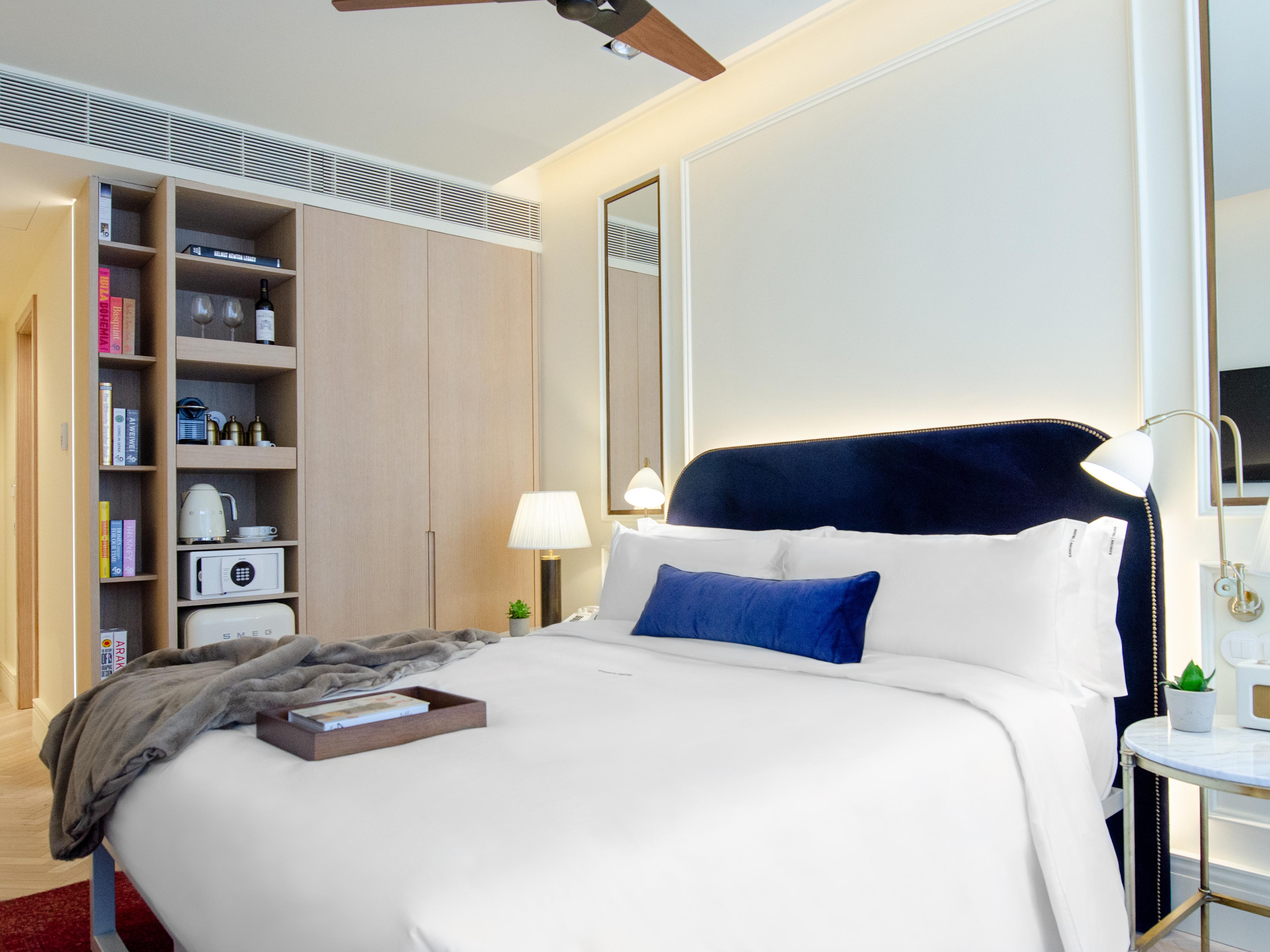 Browns Avenue Hotel Lisboa Exteriör bild A bedroom at the hotel