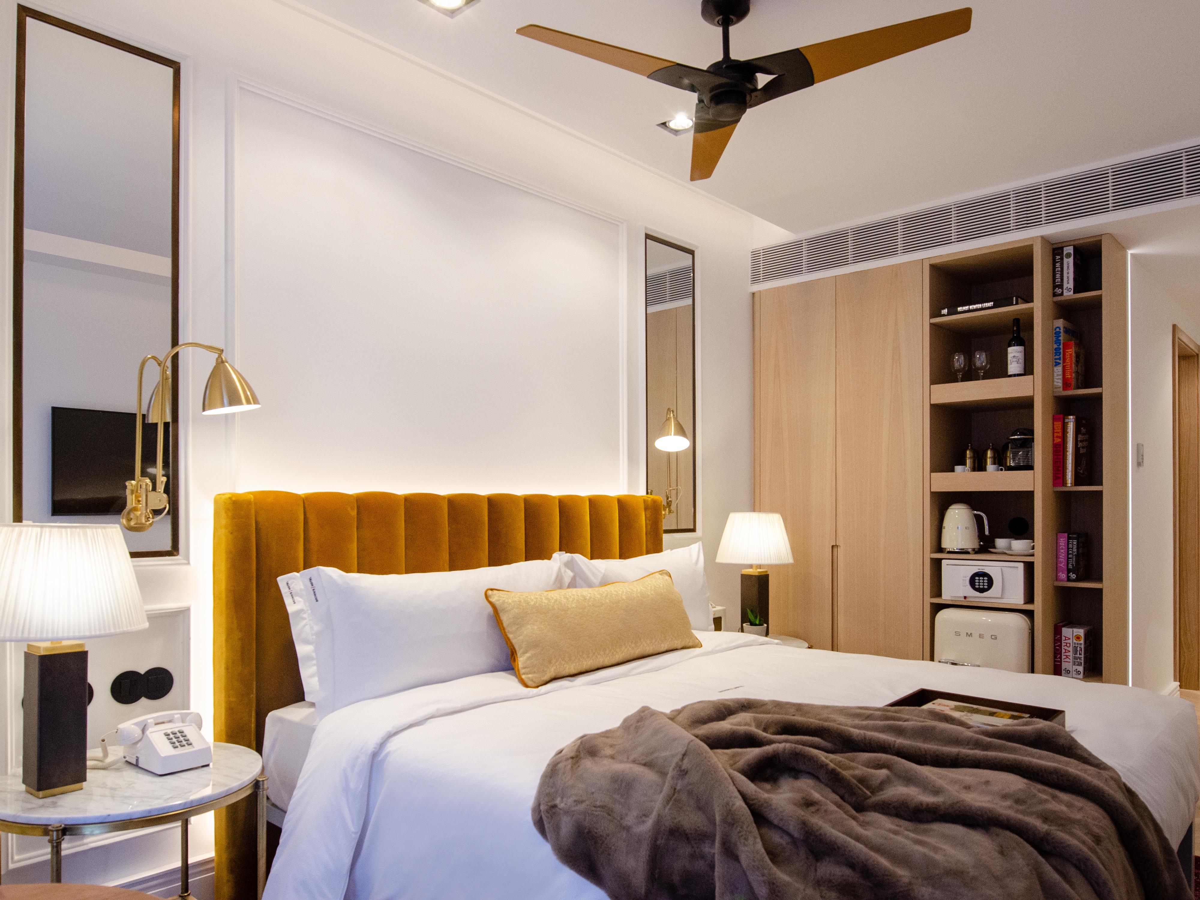 Browns Avenue Hotel Lisboa Exteriör bild A bedroom at The Hari