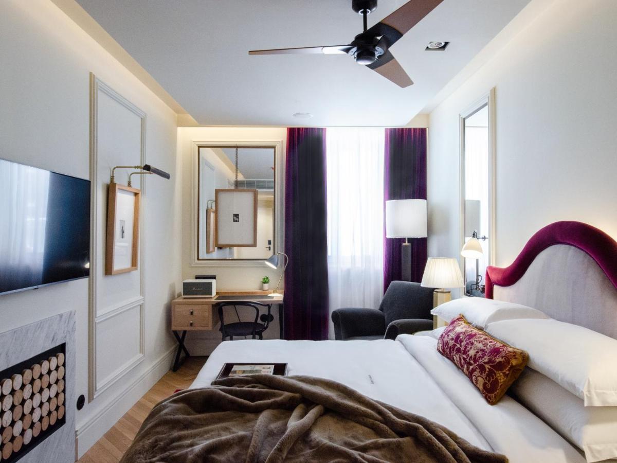 Browns Avenue Hotel Lisboa Exteriör bild A bedroom at the Hotel