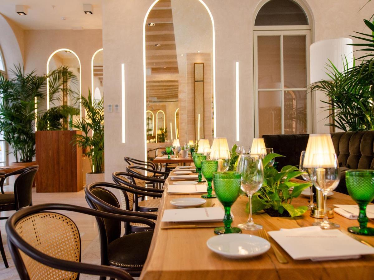 Browns Avenue Hotel Lisboa Exteriör bild Restaurant in the hotel
